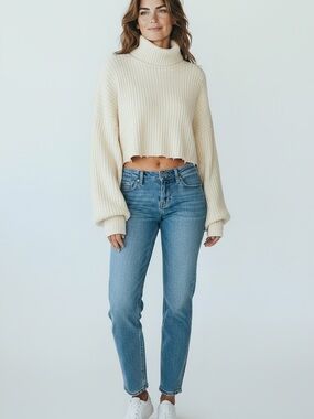 Raya by Cyrus Large Classic Ivory, Tuttle neck, sweater.